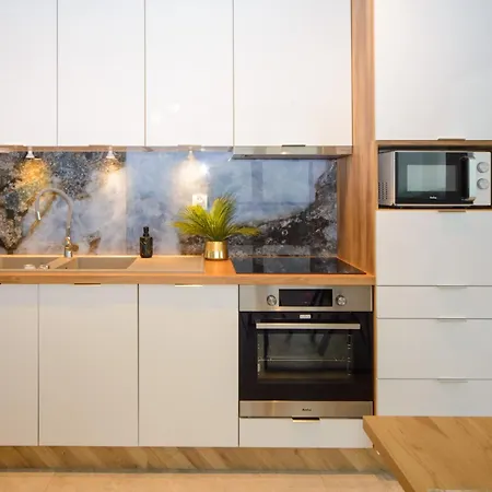 Maya's Flats & 100 Sea View アパート