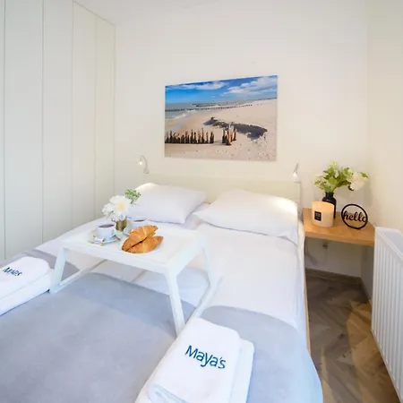 شقة Maya's Flats & 100 Sea View *