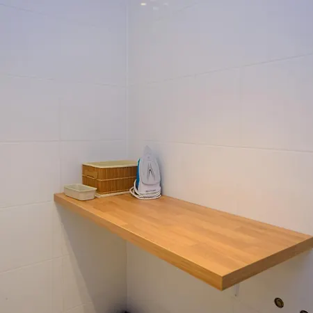Maya's Flats 100 - Sea View, 3 In Apartment