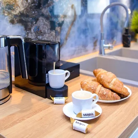 Maya's Flats & 100 Sea View