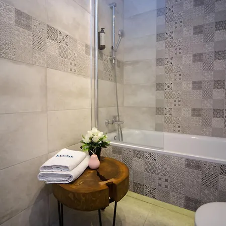 شقة Maya's Flats & 100 Sea View