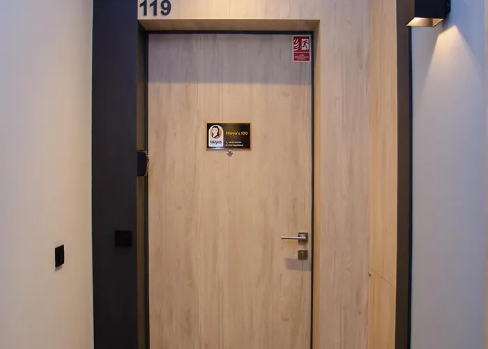 Maya's Flats & 100 Sea View アパート