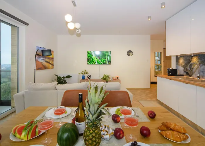 Maya's Flats & 100 Sea View アパート