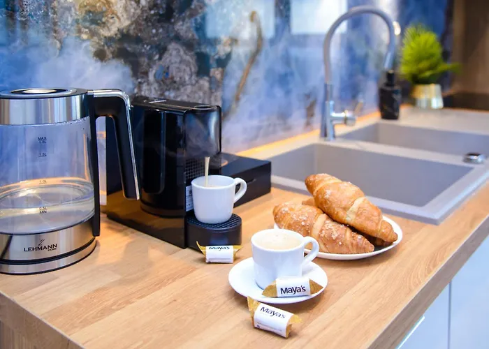 Maya's Flats & 100 Sea View