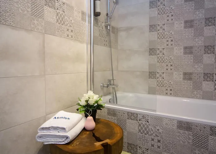 아파트 Maya's Flats & 100 Sea View