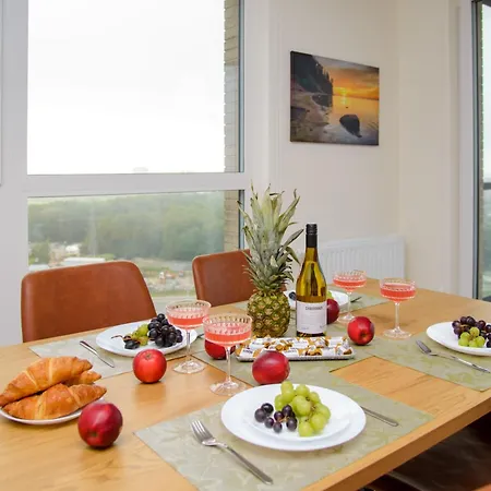 Maya's Flats 100 - Sea View, 3 In דירה
