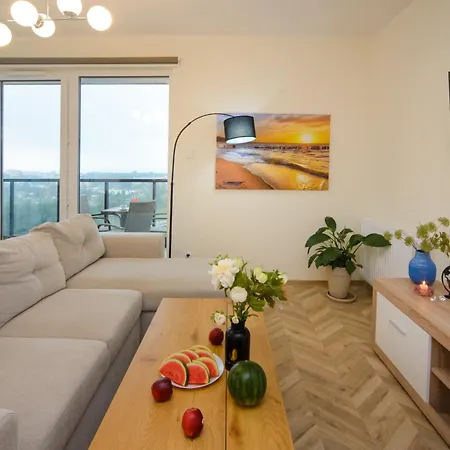 Maya's Flats 100 - Sea View, 3 In דירה