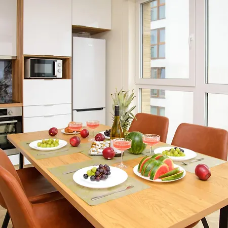 Maya's Flats 100 - Sea View, 3 In דירה